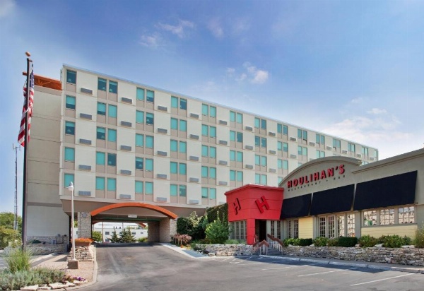 Holiday Inn At the Campus image 10