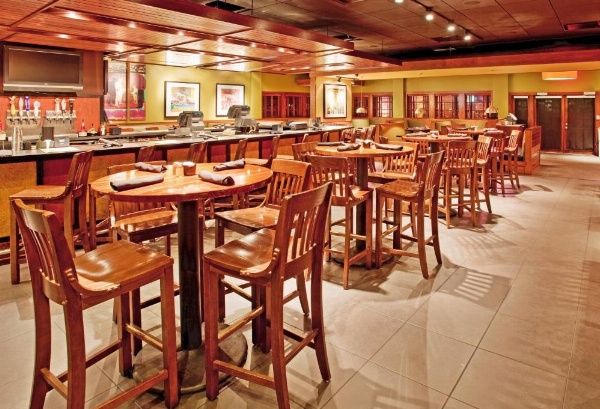 Holiday Inn At the Campus image 11