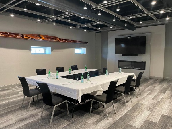 Holiday Inn At the Campus image 16