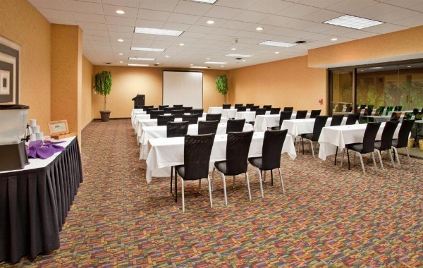 Holiday Inn At the Campus image 17